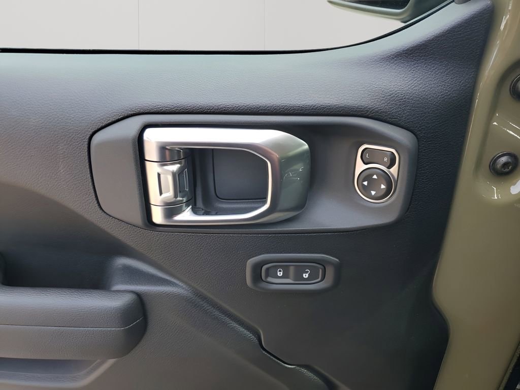New 2025 Jeep Gladiator Rubicon w/ Convenience Group AWD/4WD image 32