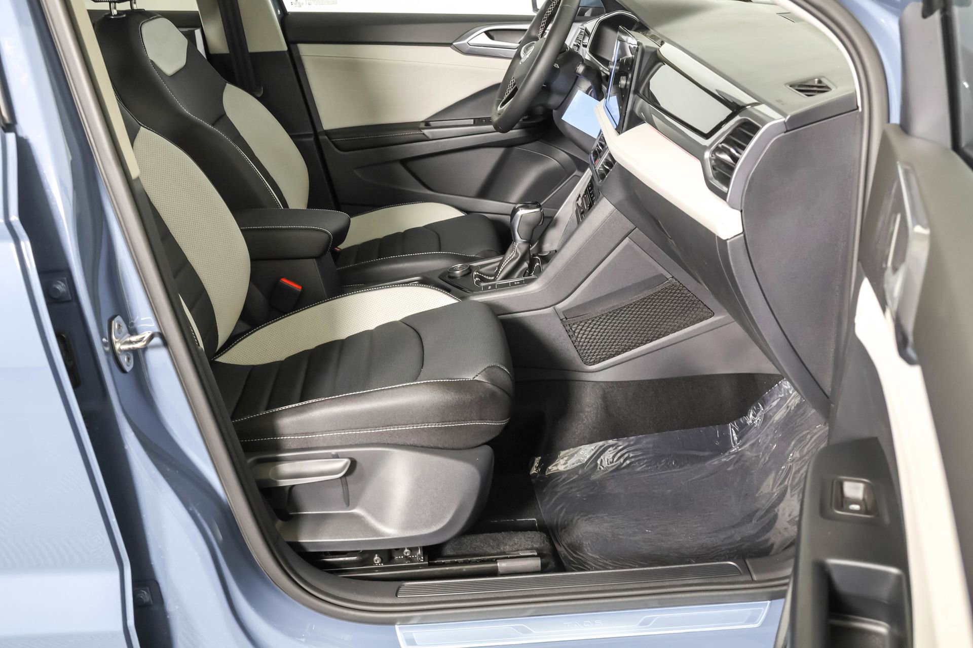 New 2026 Volkswagen Taos SEL AWD/4WD image 43