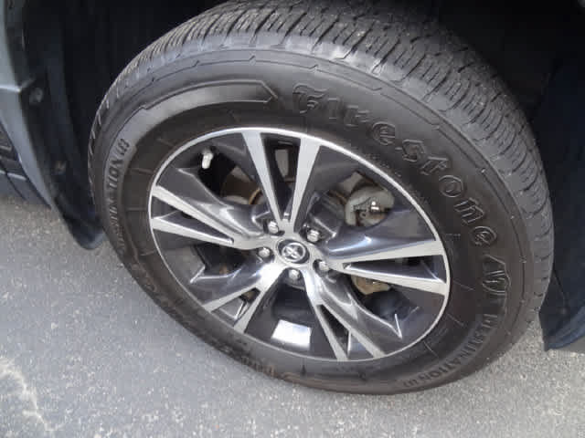 Used 2019 Toyota Highlander LE AWD/4WD image 14