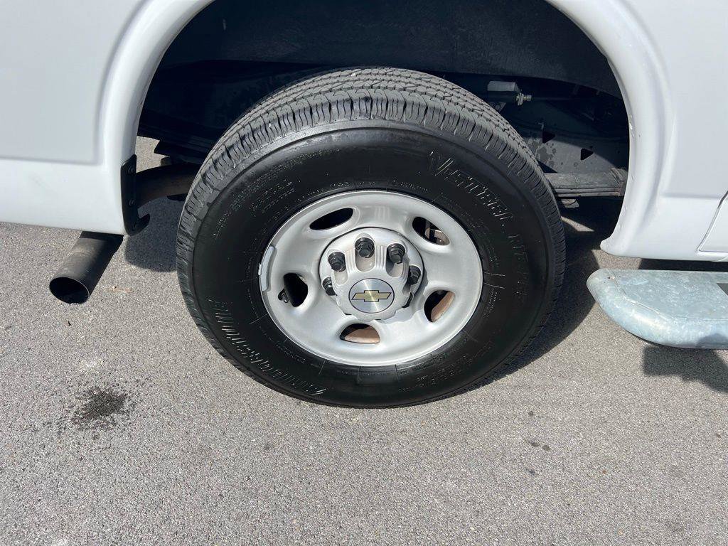 Used 2024 Chevrolet Express 2500 w/ Driver Convenience Package image 11