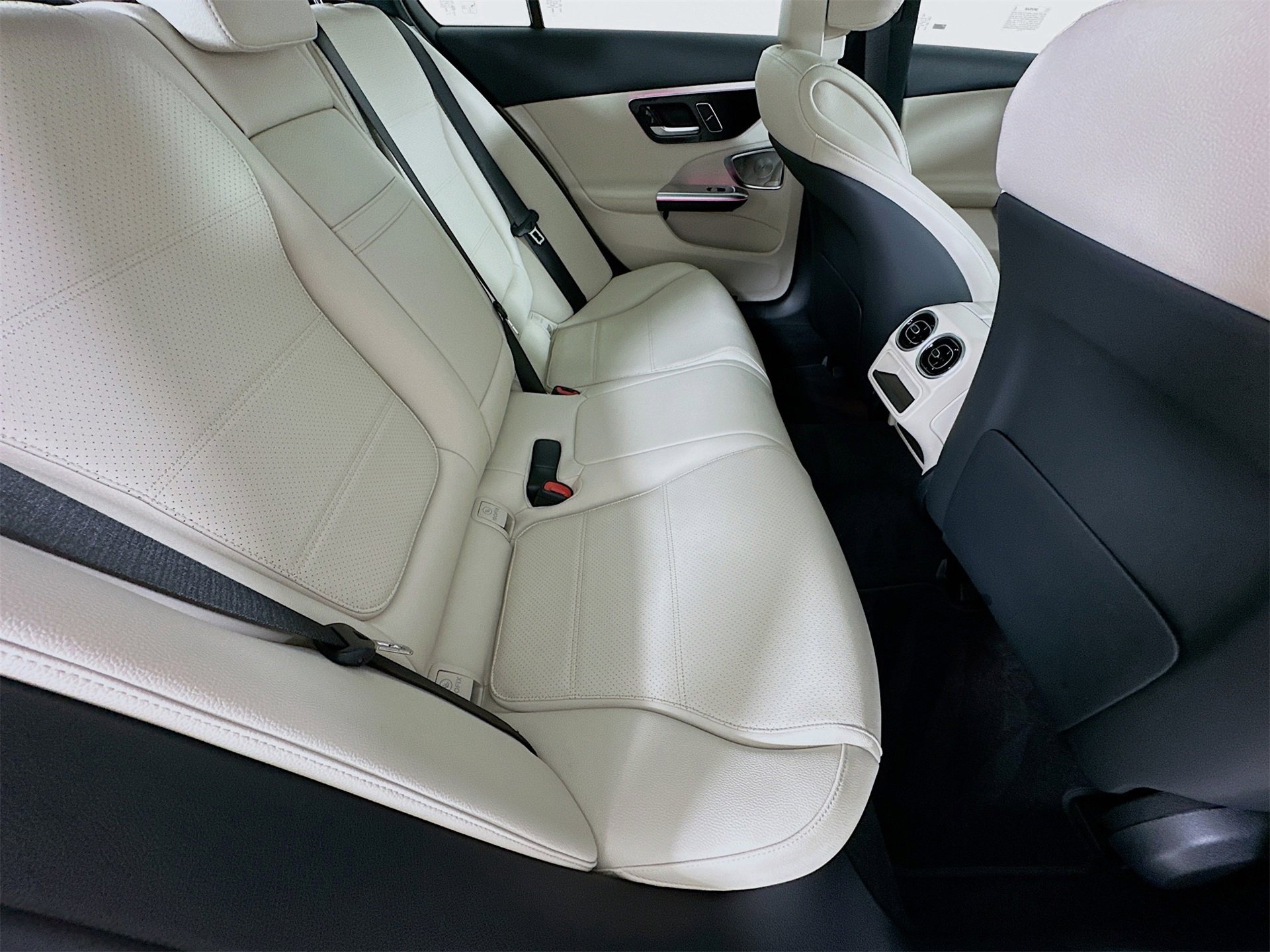 Used 2025 Mercedes-Benz C 300 Sedan image 30