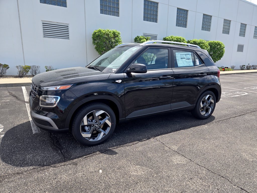New 2026 Hyundai Venue SEL FWD image 2