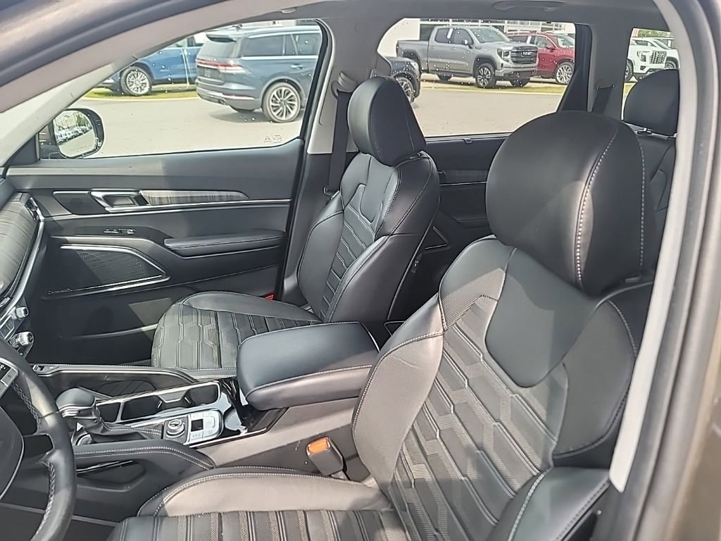 Used 2024 Kia Telluride SX Prestige w/ Towing Package AWD/4WD image 8