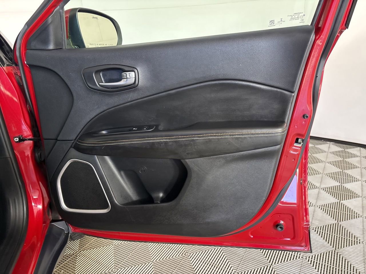 Used 2019 Jeep Compass Latitude image 25