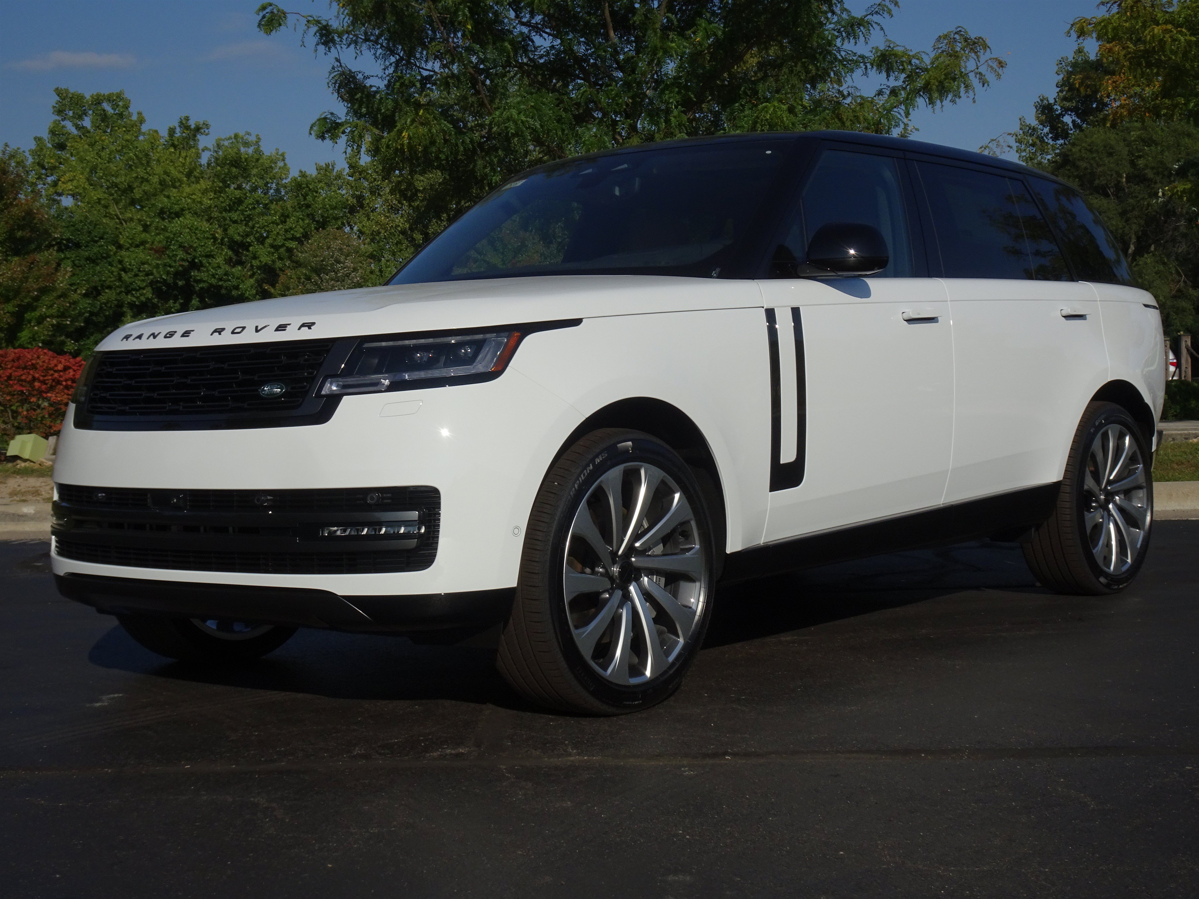 New 2026 Land Rover Range Rover Long Wheelbase SE AWD/4WD image 6