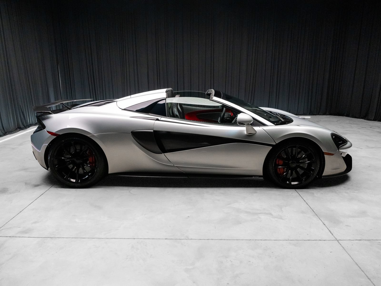 Used 2019 McLaren 570S Spider RWD image 13
