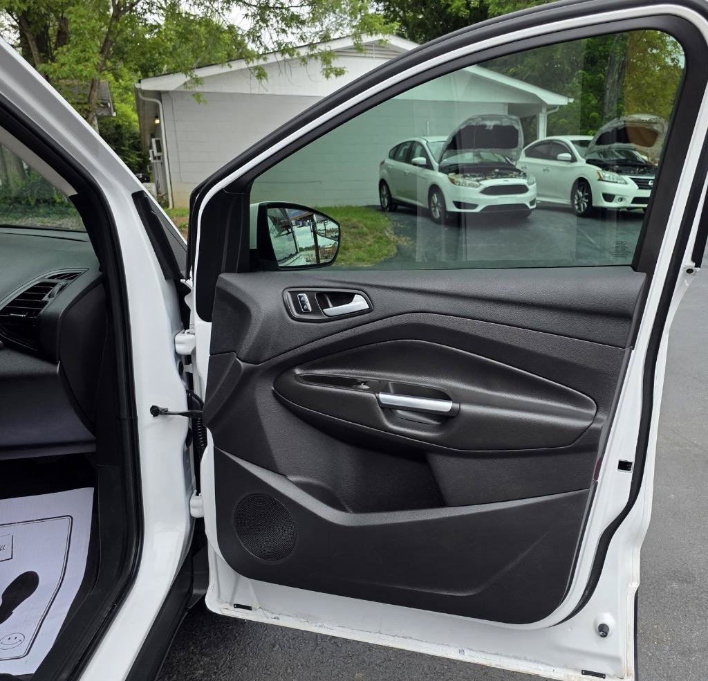 Used 2016 Ford Escape SE FWD image 29