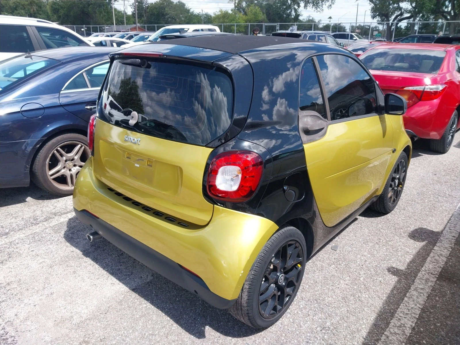 Used 2017 smart fortwo Proxy RWD image 11