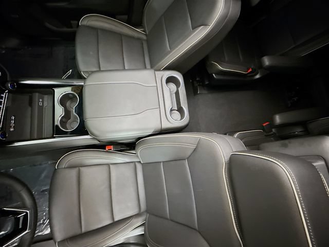 Used 2025 Chevrolet Suburban Premier AWD/4WD image 24
