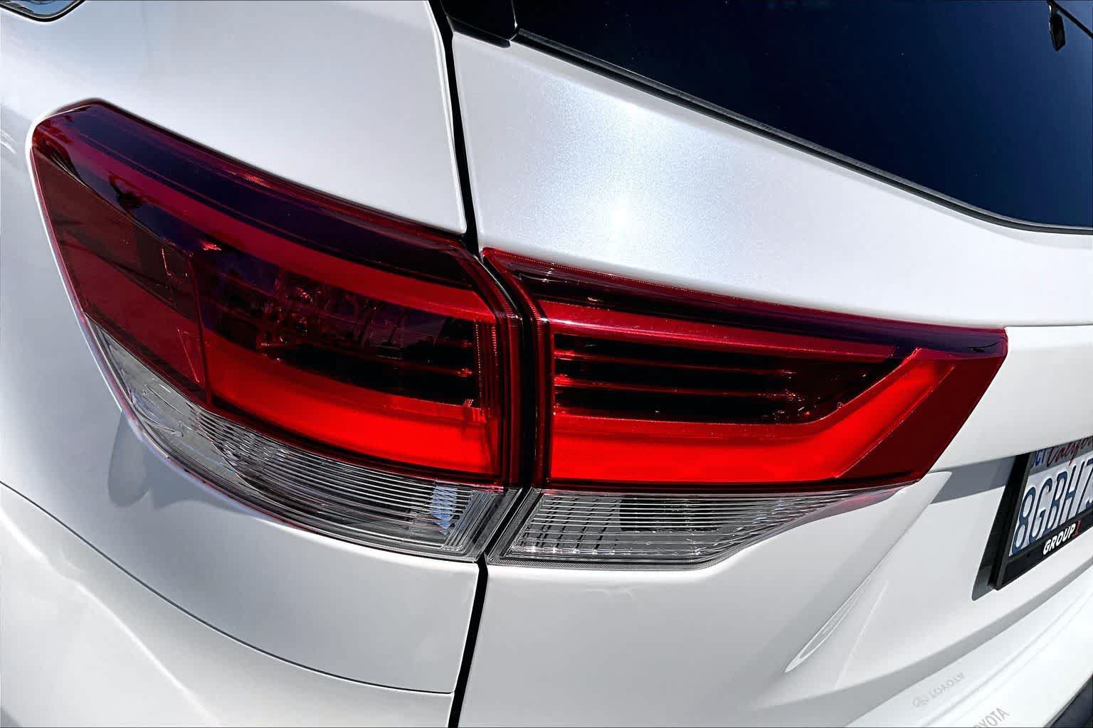 Used 2019 Toyota Highlander Limited Platinum FWD image 27