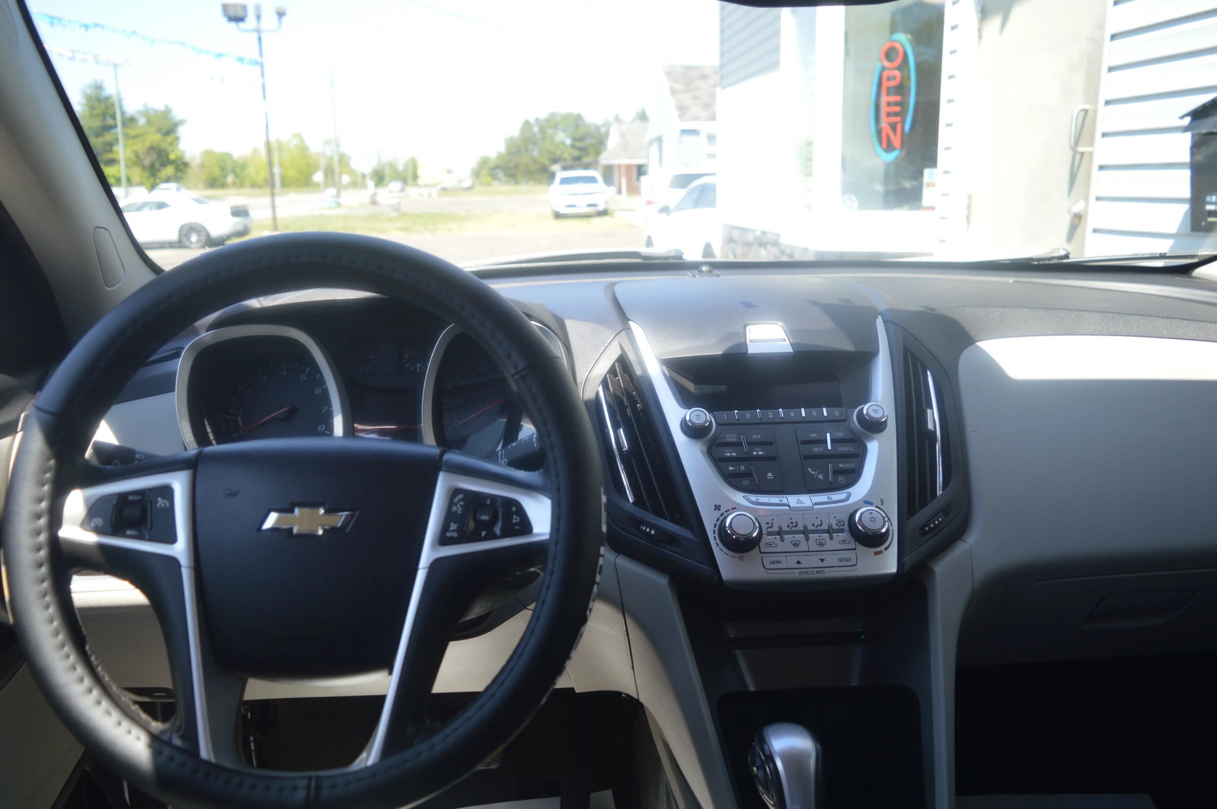 Used 2011 Chevrolet Equinox LT w/ Driver Convenience Package FWD image 28