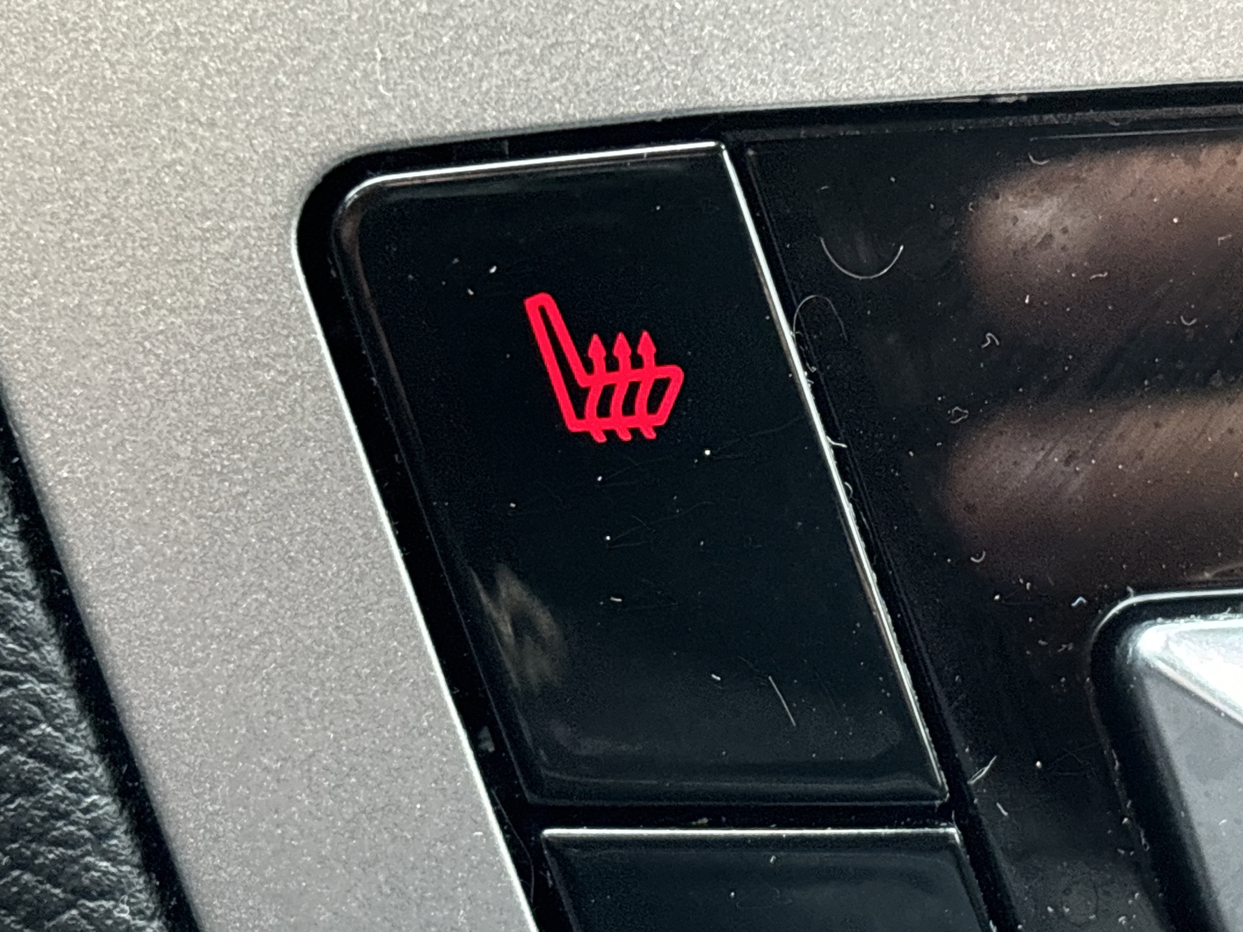 Used 2022 Ford Explorer XLT w/ Equipment Group 202A image 30