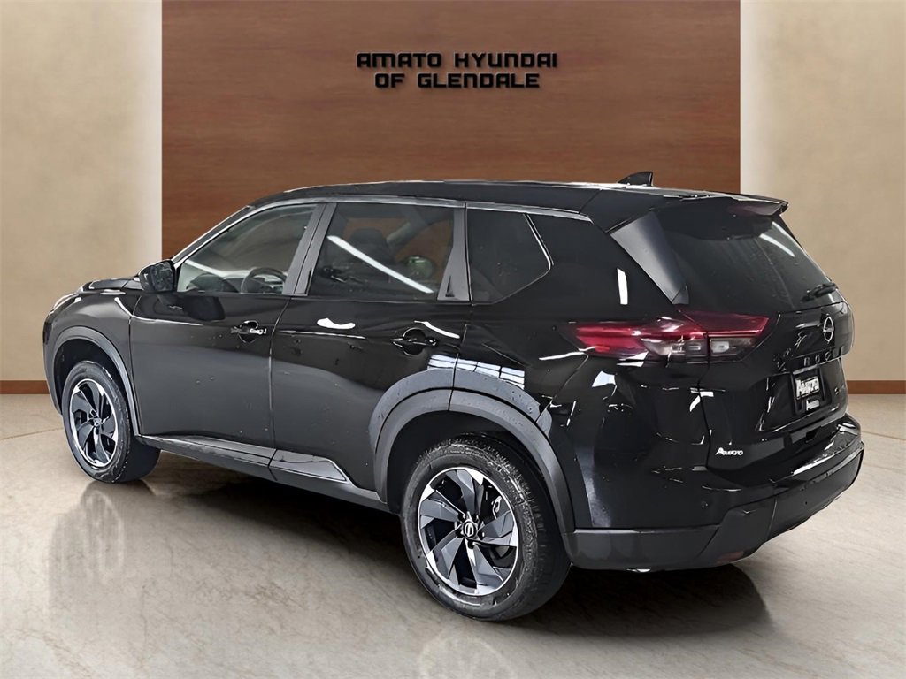 Used 2024 Nissan Rogue SV image 5