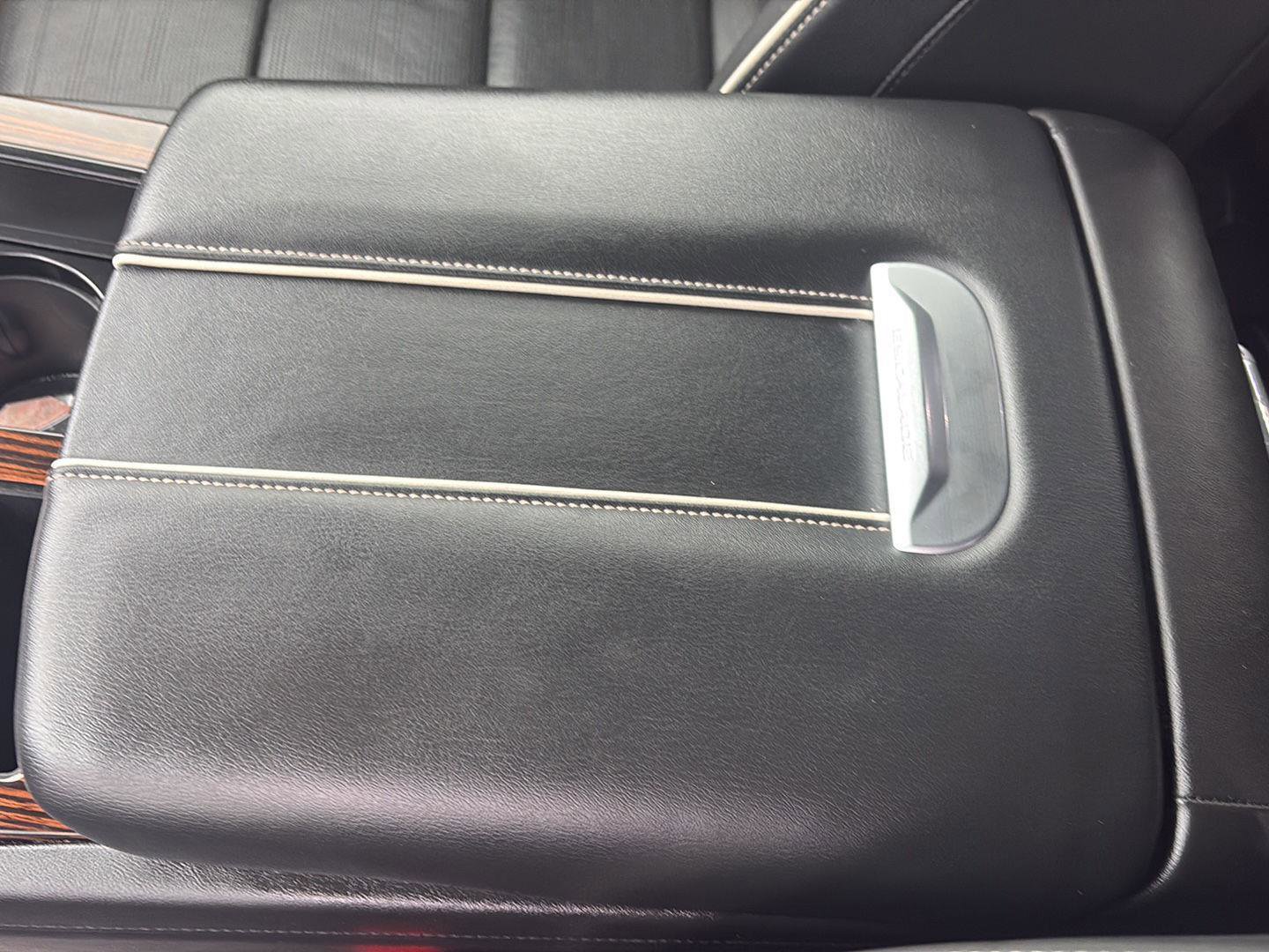 Used 2023 Cadillac Escalade Premium Luxury w/ Performance Package AWD/4WD image 27