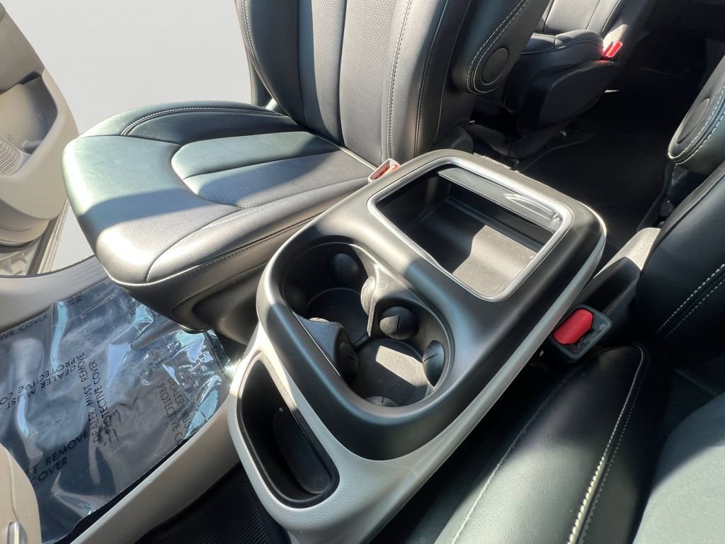 Used 2024 Chrysler Pacifica Limited FWD image 22