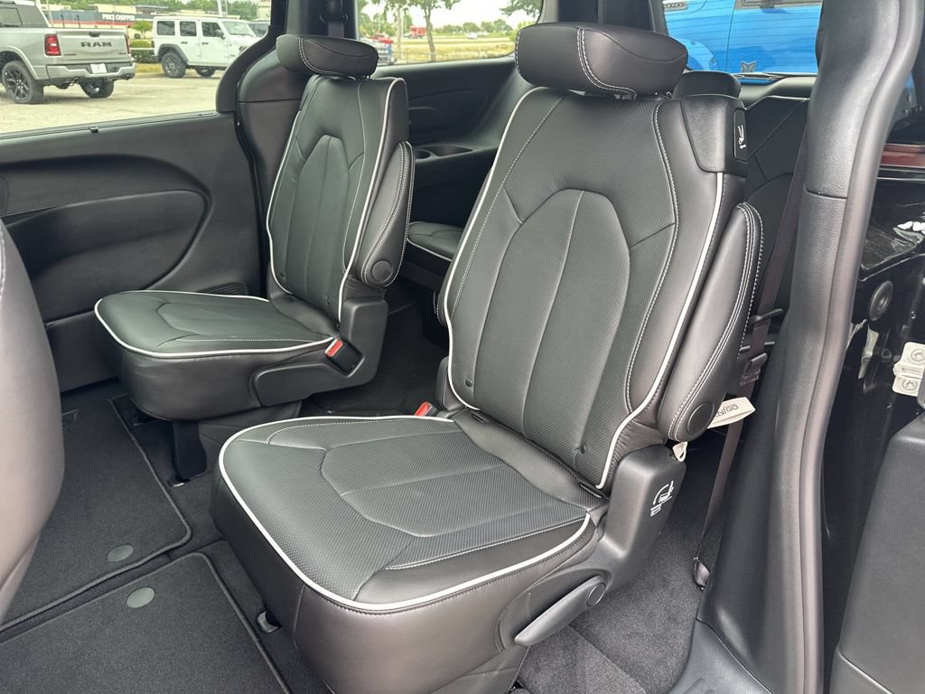 New 2026 Chrysler Pacifica Limited w/ S Appearance Package FWD image 46