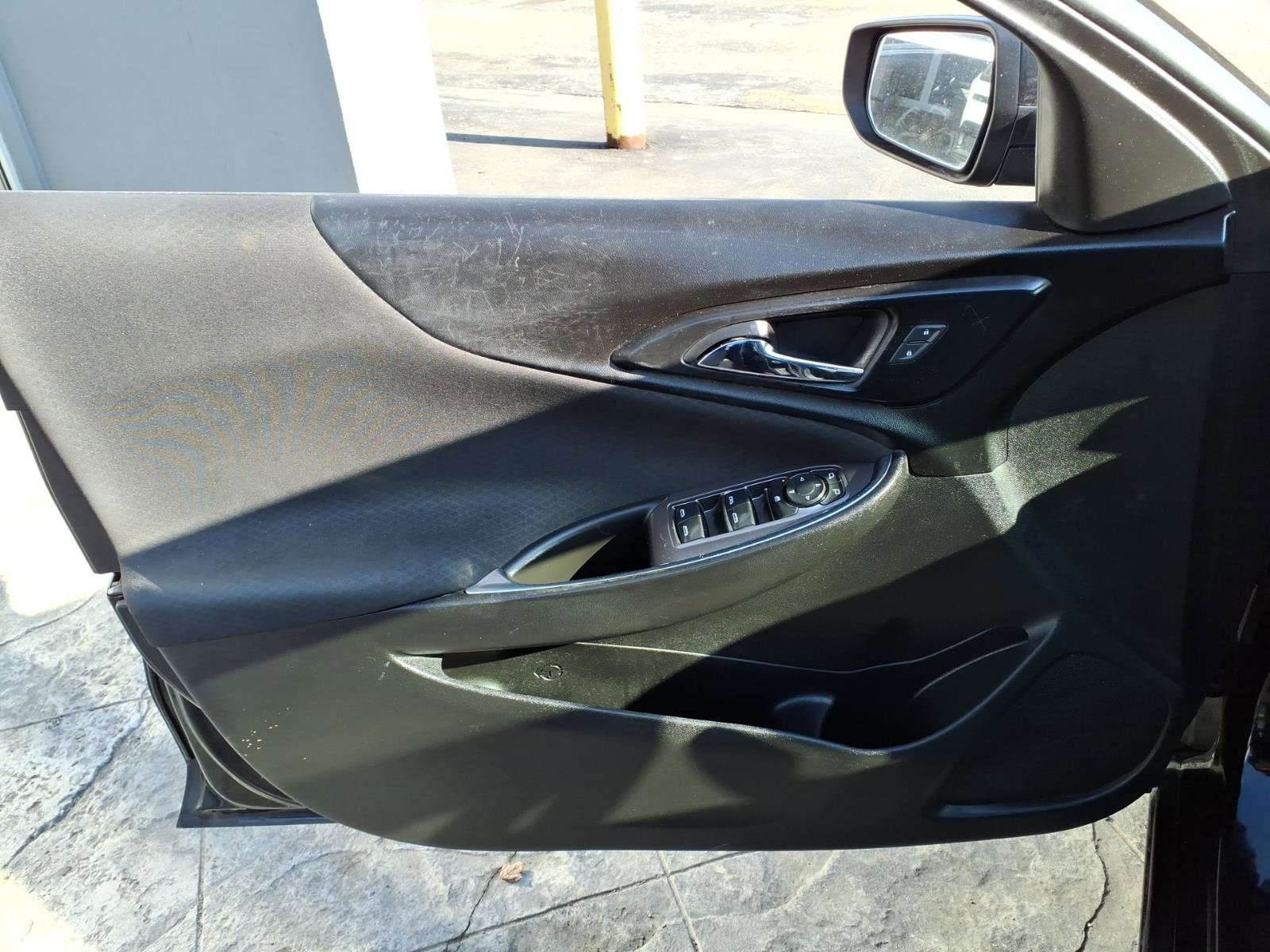 Used 2017 Chevrolet Malibu LT image 13