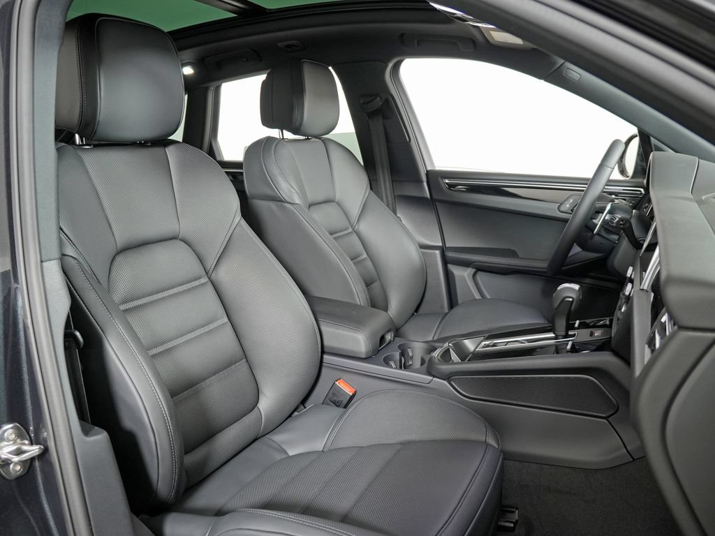 New 2026 Porsche Macan AWD/4WD image 38