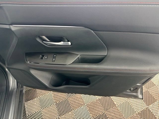 Used 2025 Nissan Kicks SR FWD image 23