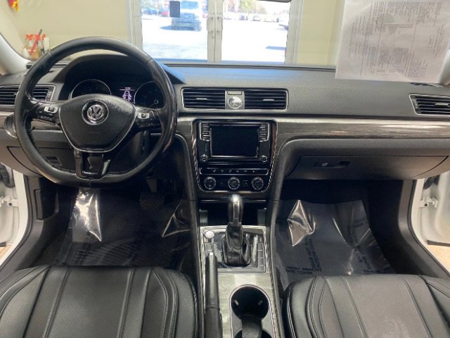 Used 2017 Volkswagen Passat 1.8T SE image 24