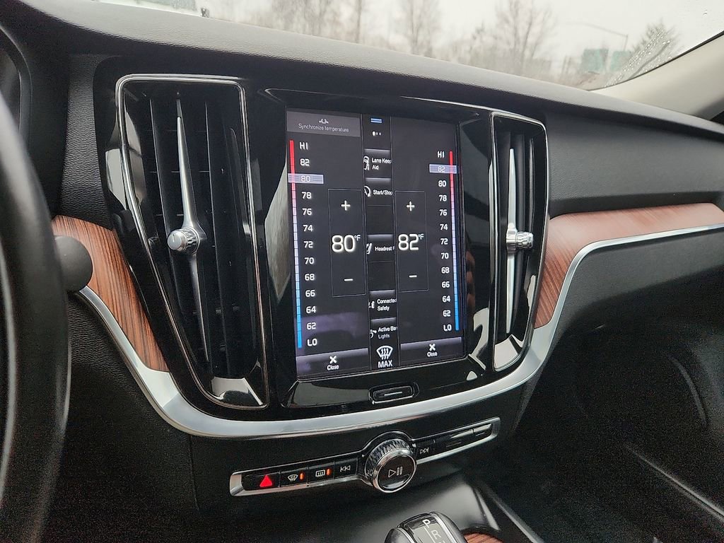 Used 2021 Volvo S60 T5 Momentum w/ Premium Package image 16