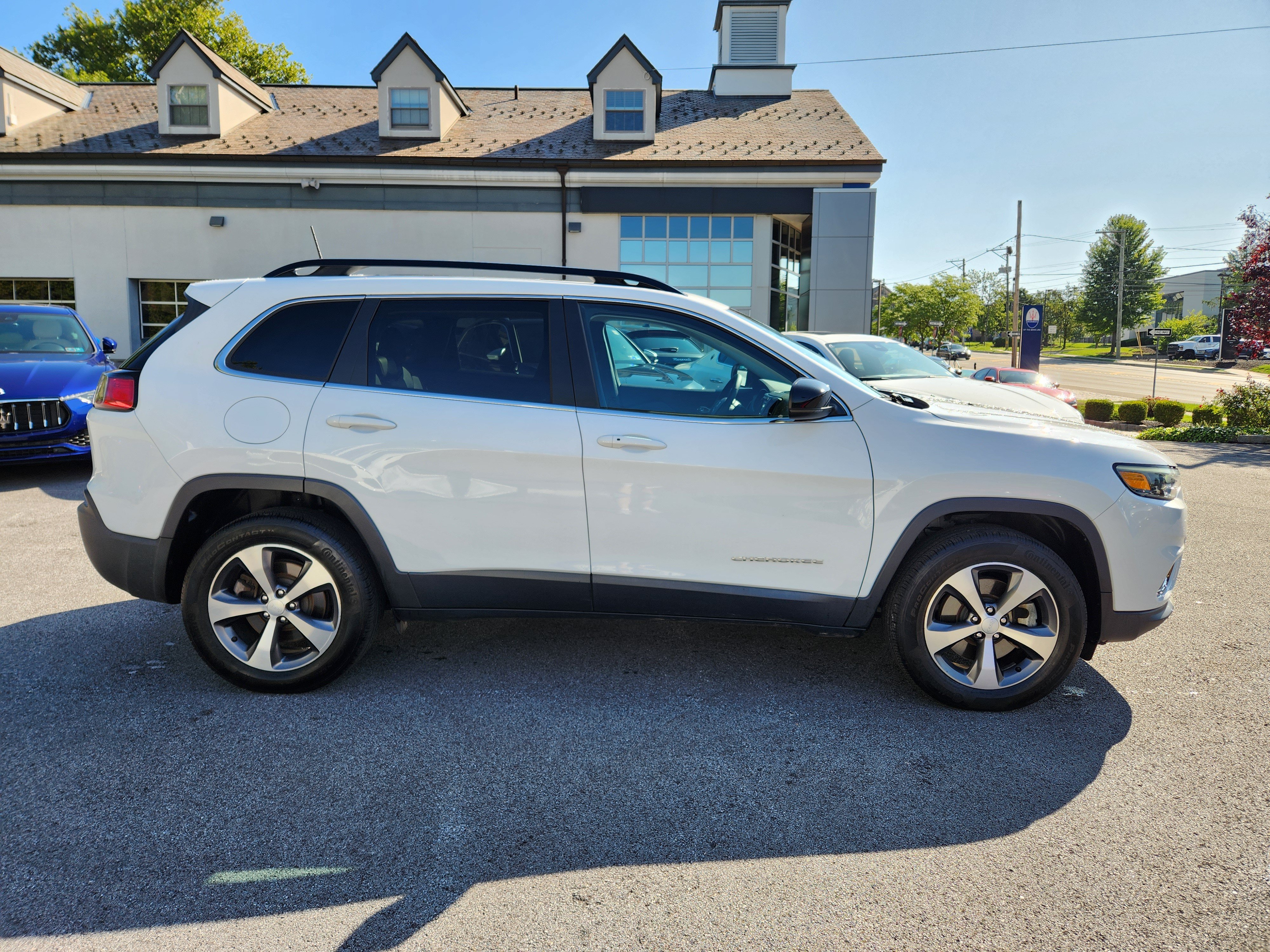 Used 2022 Jeep Cherokee Limited w/ Mopar Interior Package AWD/4WD image 6