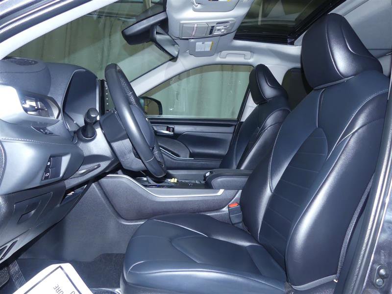 Used 2021 Toyota Highlander XLE image 20
