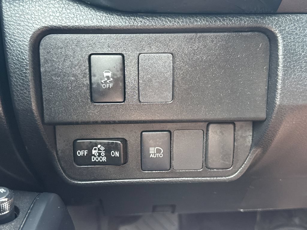 Used 2020 Toyota Tacoma SR AWD/4WD image 31