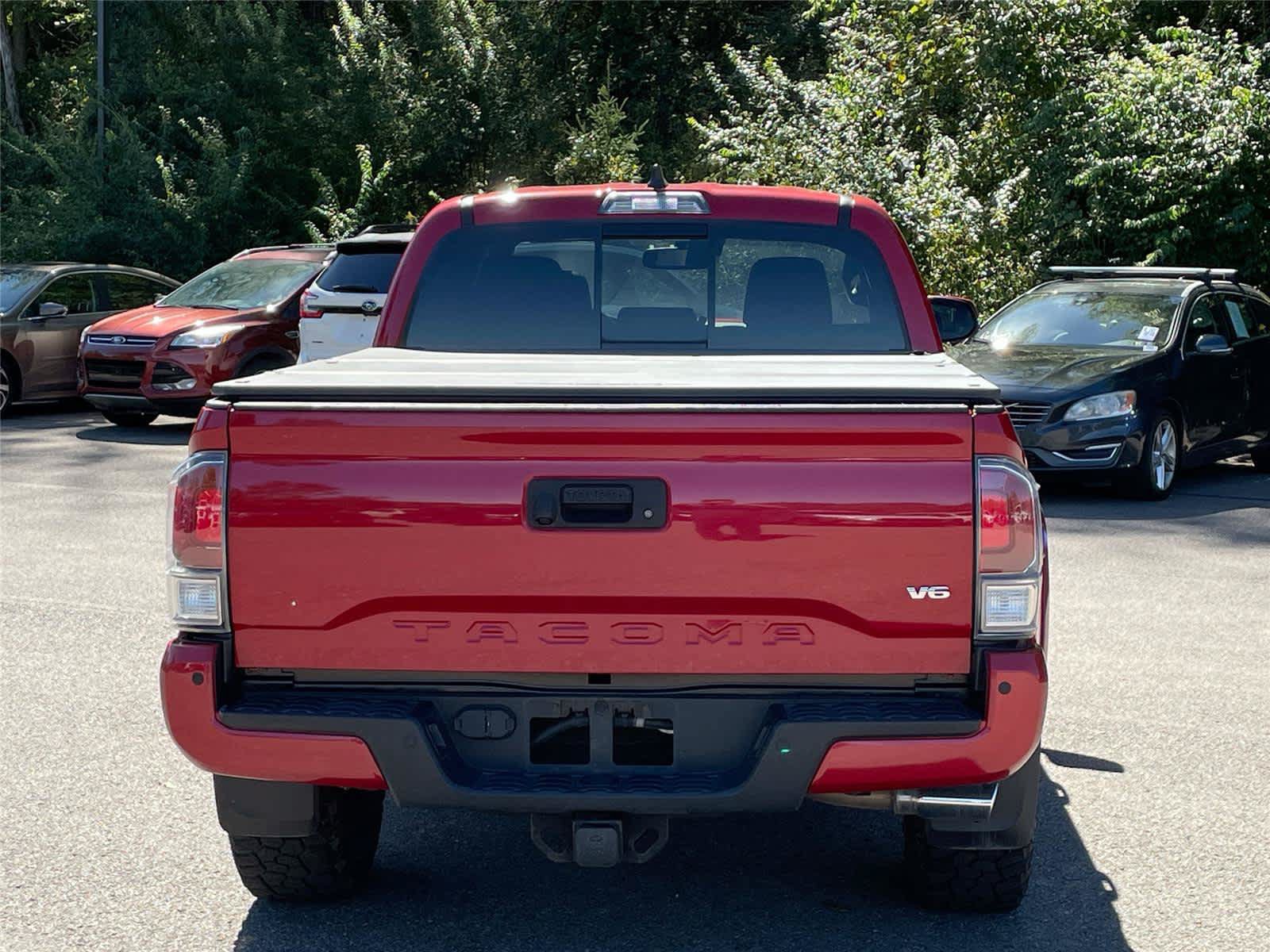 Used 2020 Toyota Tacoma TRD Sport w/ TRD Premium Sport Package AWD/4WD image 4