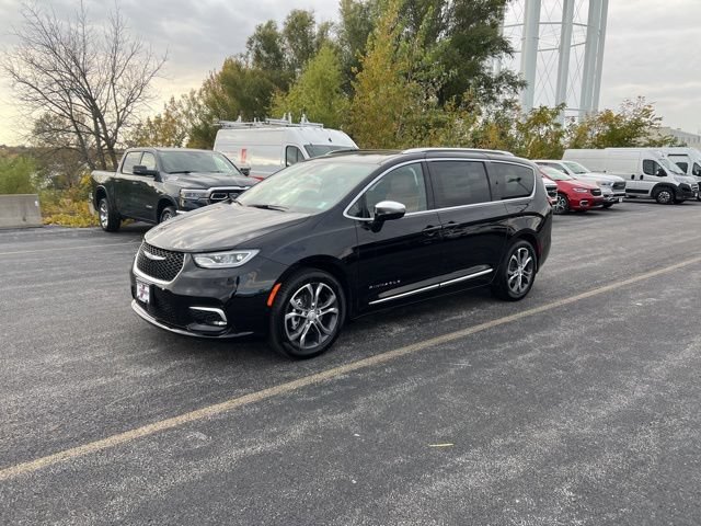 New 2026 Chrysler Pacifica Pinnacle FWD image 1