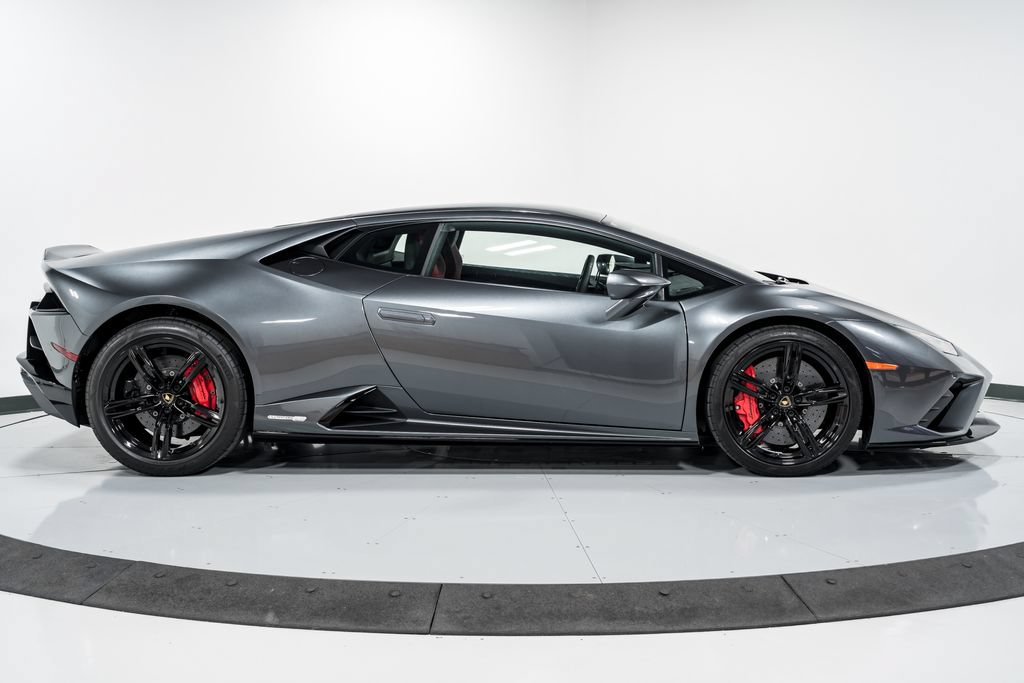 Used 2021 Lamborghini Huracan EVO RWD image 2