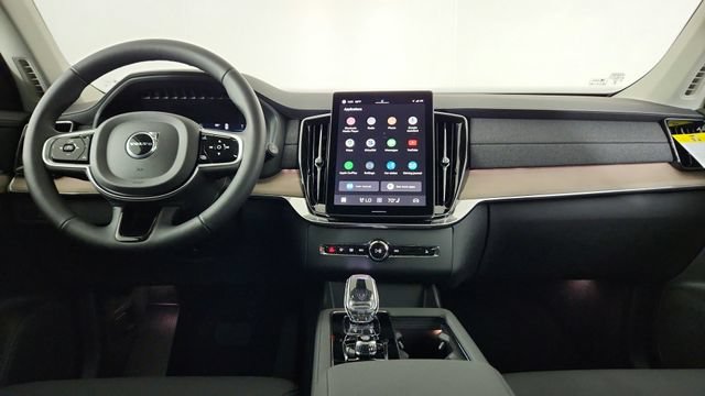 Certified 2025 Volvo XC90 B6 Core w/ Protection Package Premier AWD/4WD image 26