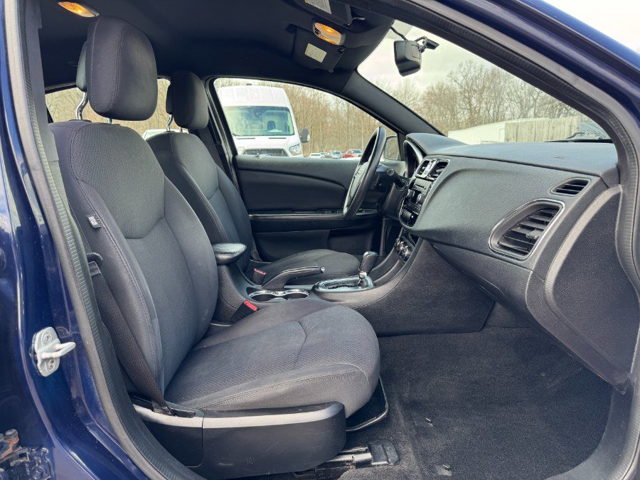 Used 2014 Chrysler 200 LX image 18