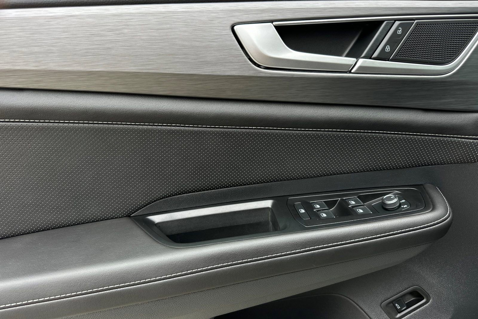 New 2026 Volkswagen Atlas Cross Sport SE FWD image 9