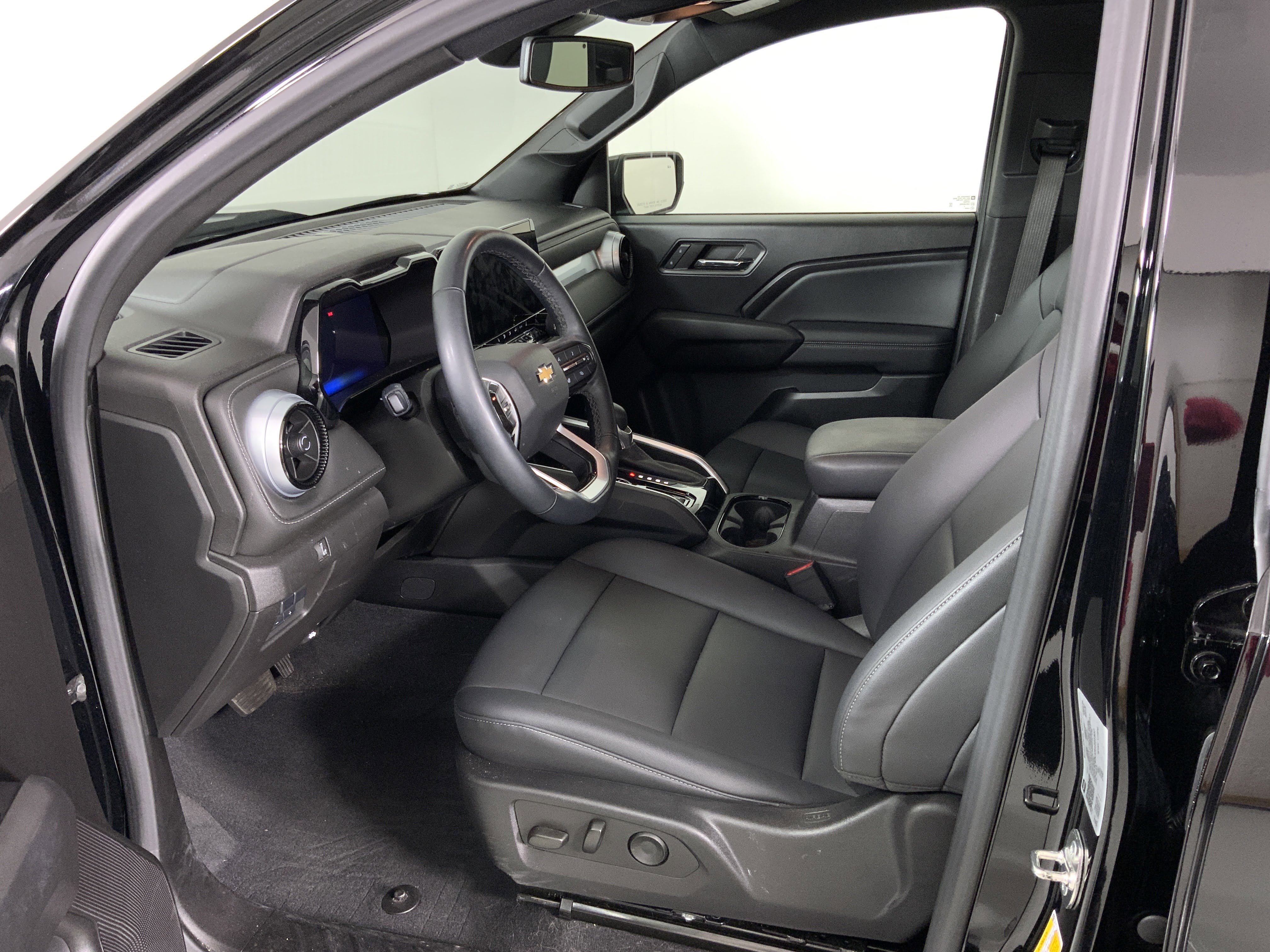 Used 2024 Chevrolet Colorado LT w/ LT Convenience Package III image 14