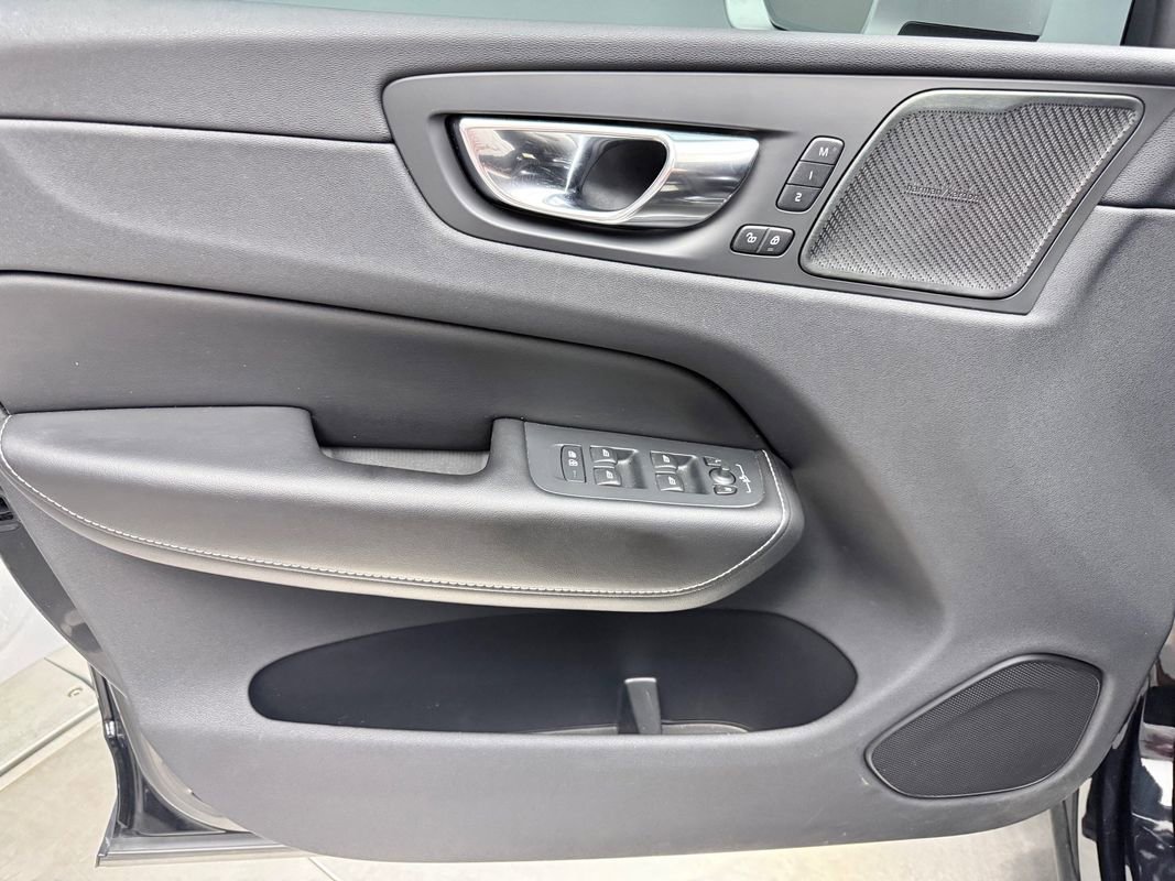 Used 2019 Volvo XC60 T6 R-Design w/ Protection Package Premier image 17