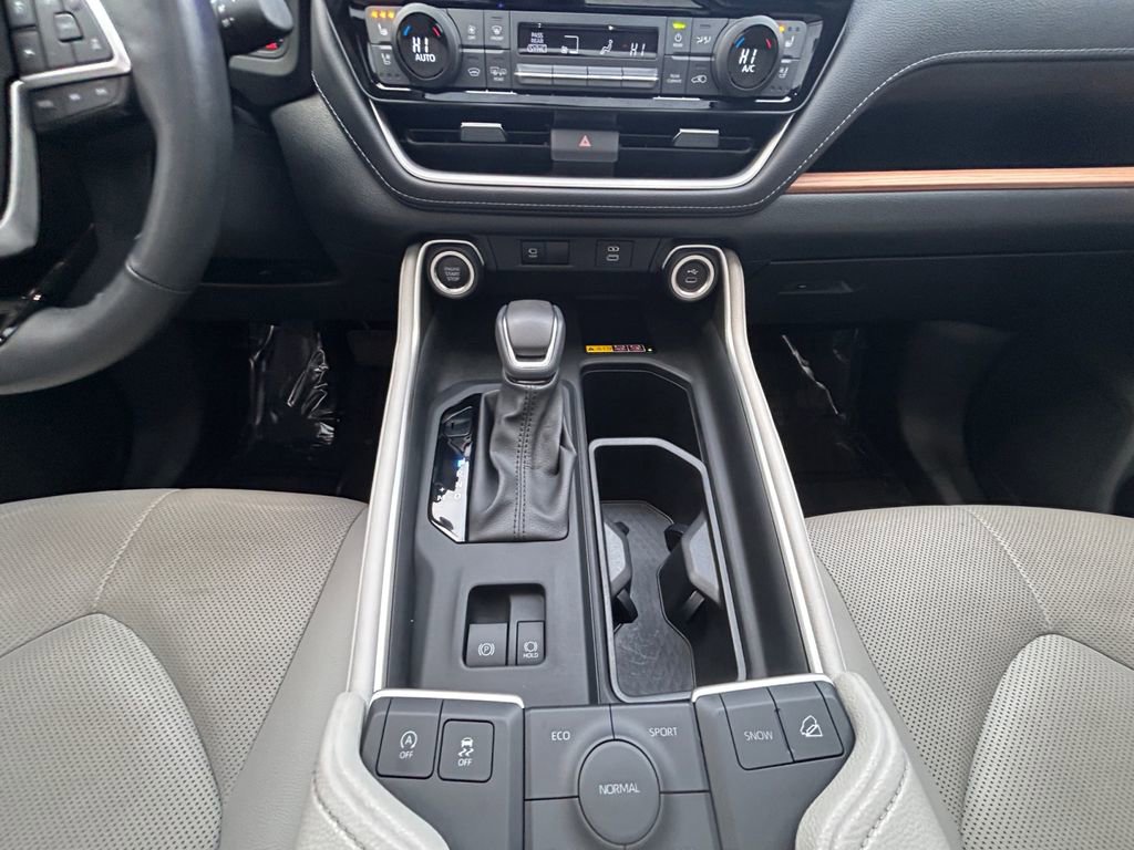 Used 2024 Toyota Grand Highlander Limited image 12