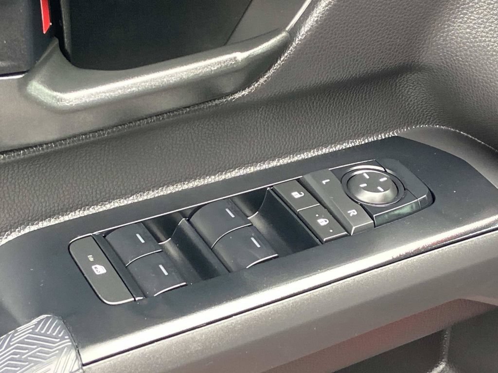Used 2025 Toyota Tacoma SR5 AWD/4WD image 22