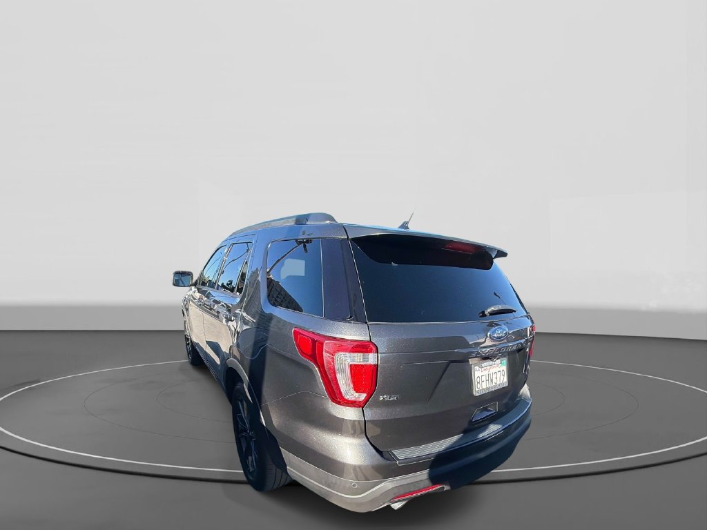 Used 2018 Ford Explorer XLT w/ Equipment Group 202A FWD image 5