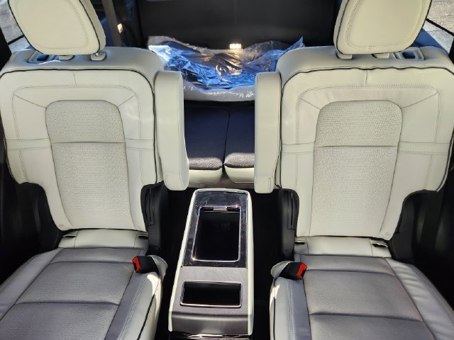 New 2026 Lincoln Aviator Black Label w/ Jet Appearance Package AWD/4WD image 14