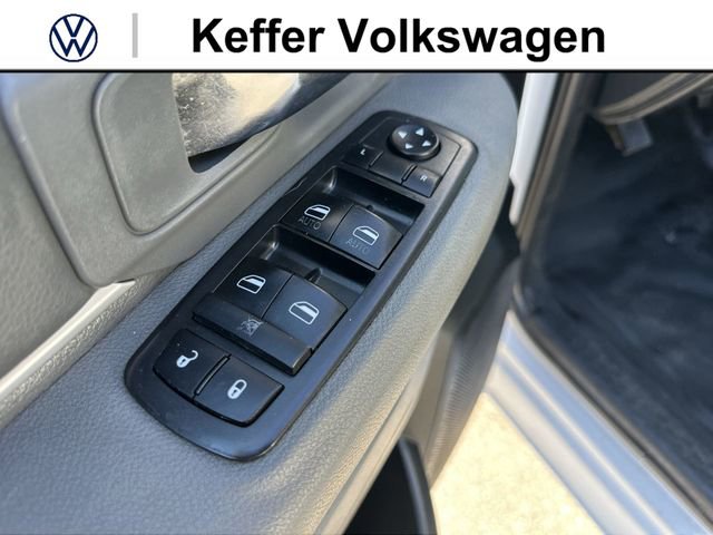 Used 2018 RAM 1500 Classic SLT w/ Protection Group AWD/4WD image 15
