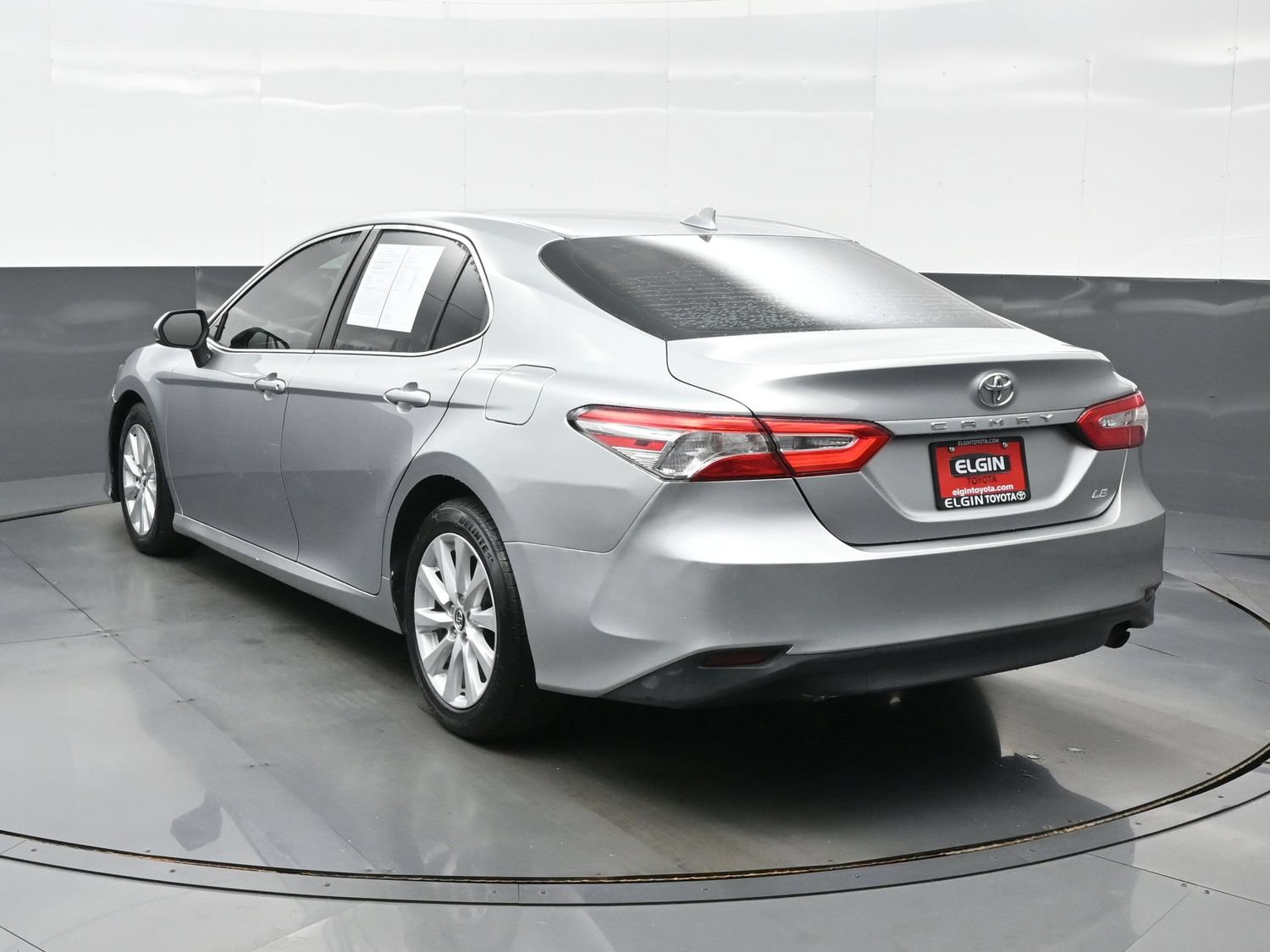 Used 2019 Toyota Camry LE FWD image 4
