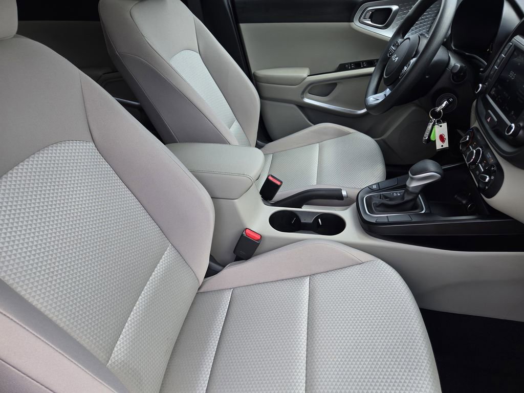 Certified 2025 Kia Soul LX w/ LX Technology Package FWD image 19