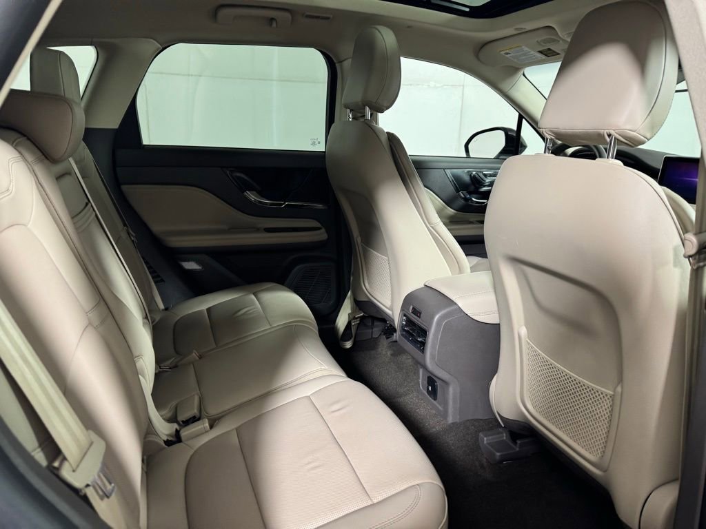 Certified 2022 Lincoln Corsair AWD w/ Premium Package image 17