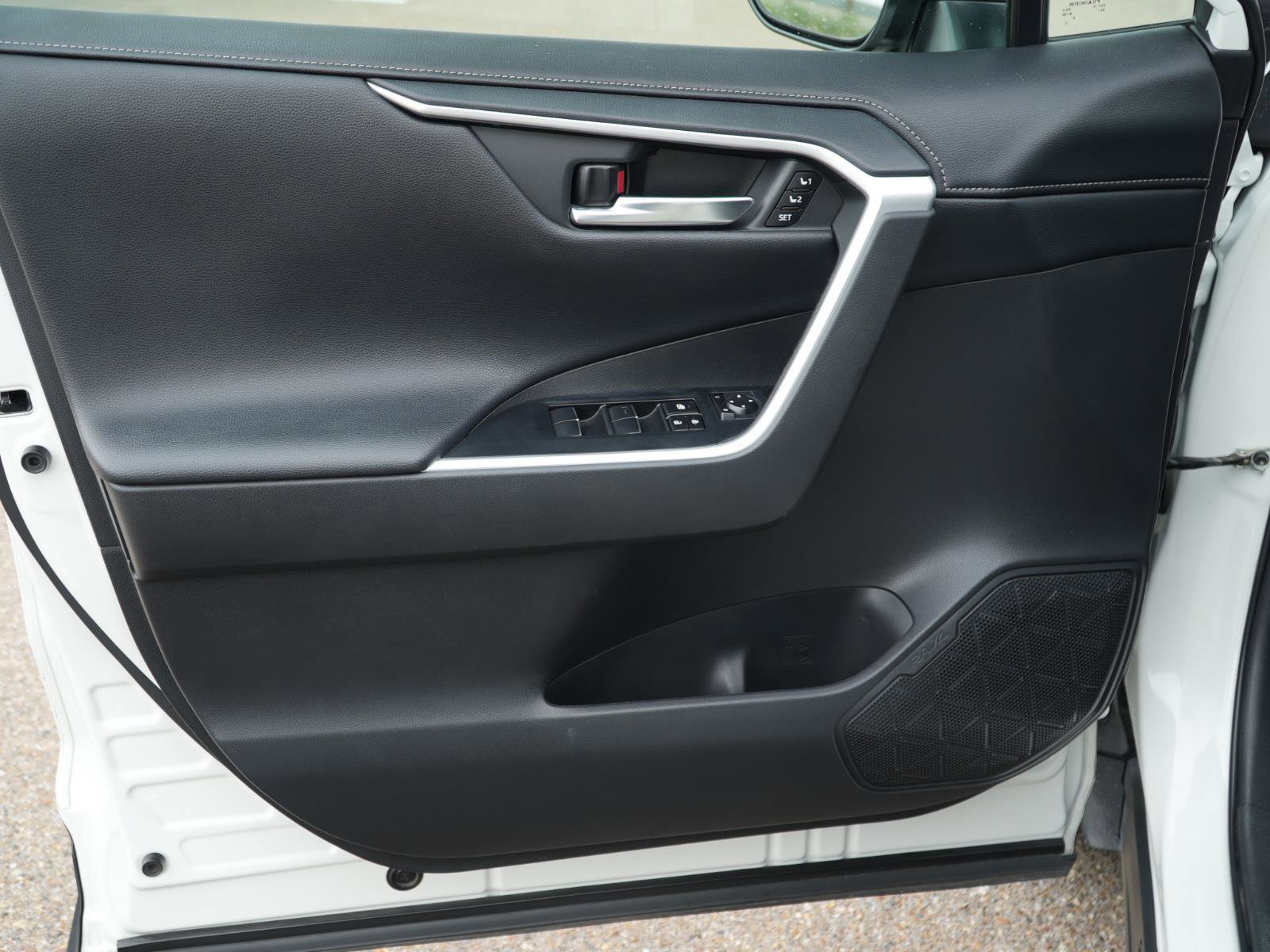 Used 2020 Toyota RAV4 Limited FWD image 12