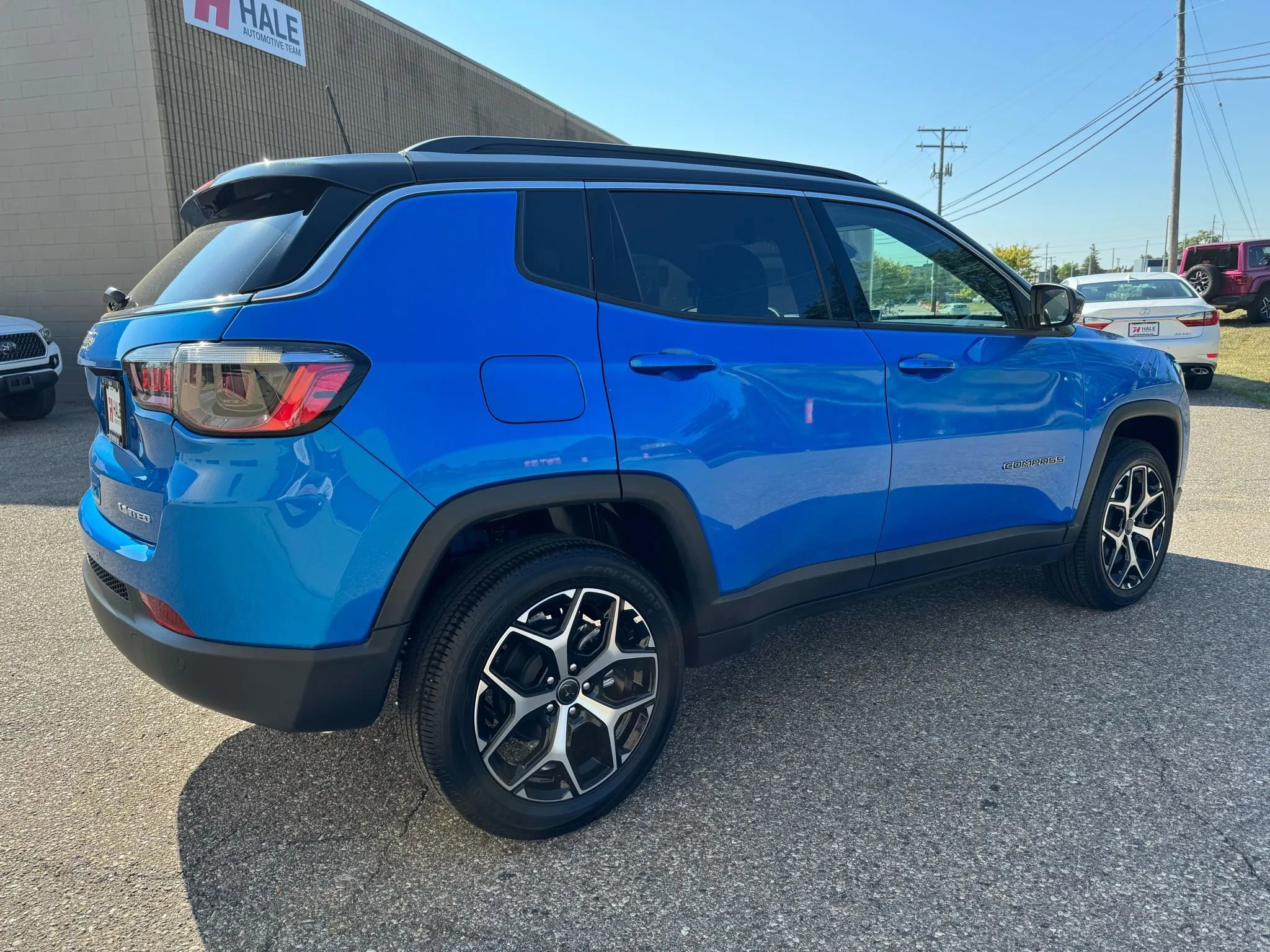 Used 2025 Jeep Compass Limited image 10