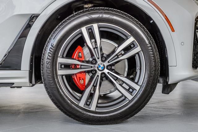 Used 2022 BMW X7 xDrive40i w/ M Sport Package AWD/4WD image 16