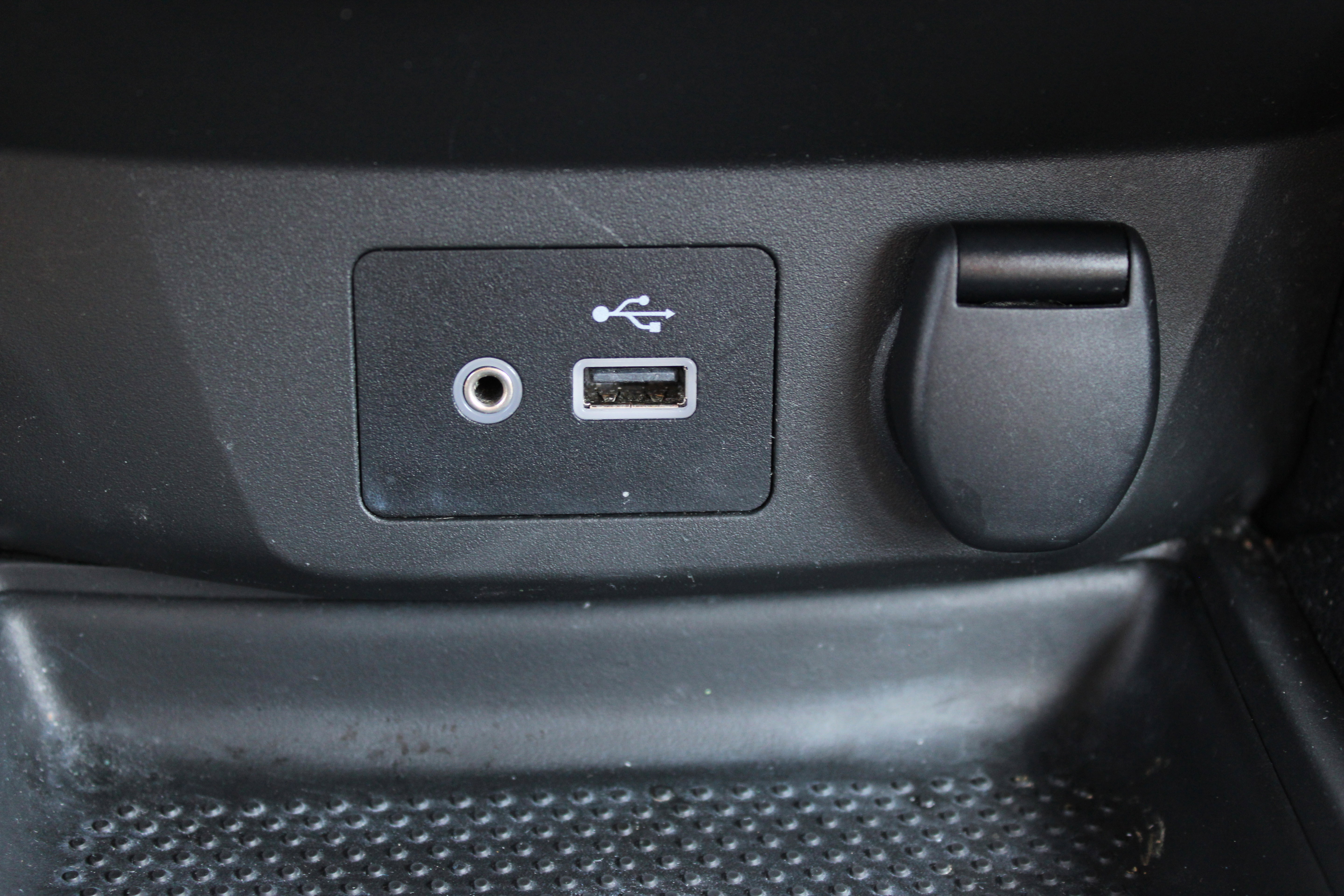 Used 2018 Nissan Rogue S image 16