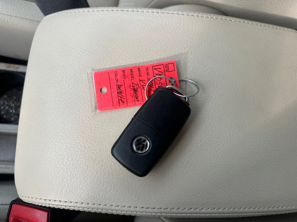 Used 2017 Volkswagen Tiguan S image 18