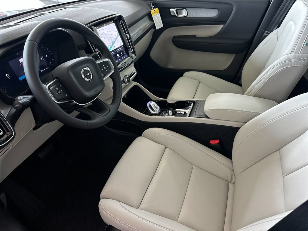 New 2026 Volvo XC40 B5 Plus w/ Protection Package Premier AWD/4WD image 9